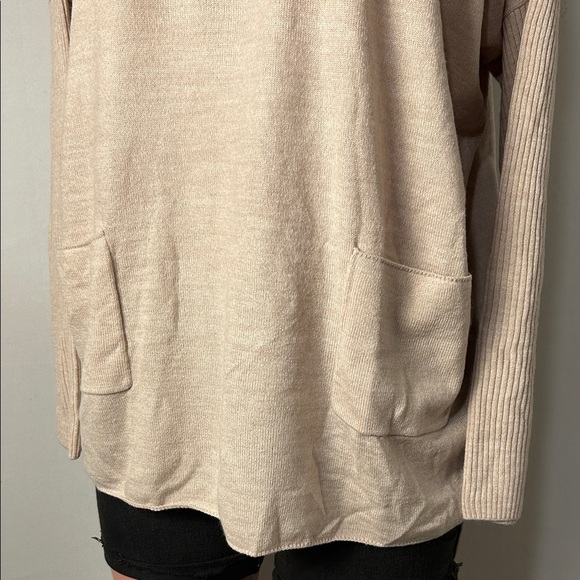 D&Co Light Tan Knit Pullover Vneck Sweater with Front Pockets Size Large - Picture 3 of 12